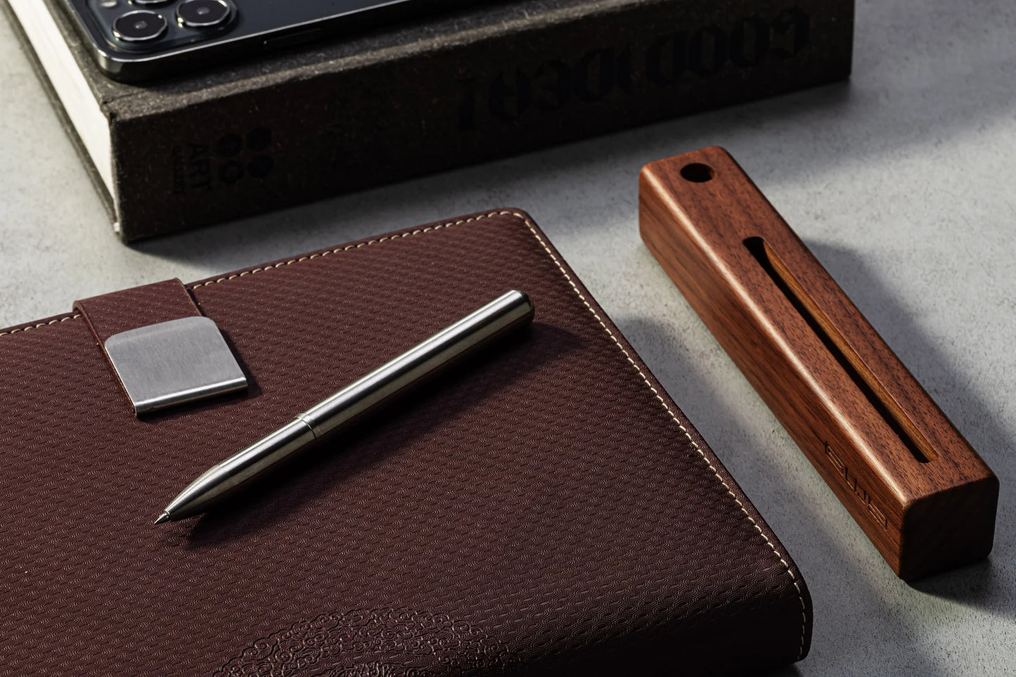 GW9 Aluminum Pen with Stand - Silver